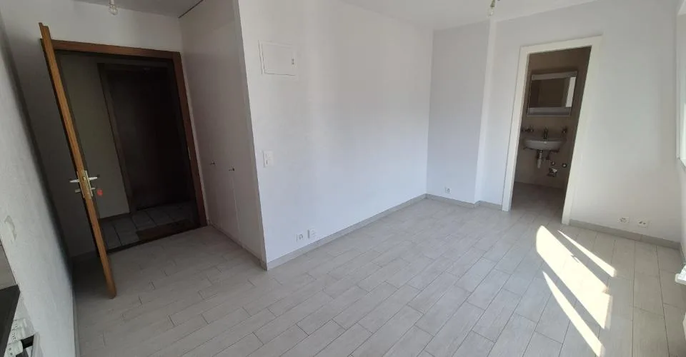 Studio rénové à louer à proximité du lac