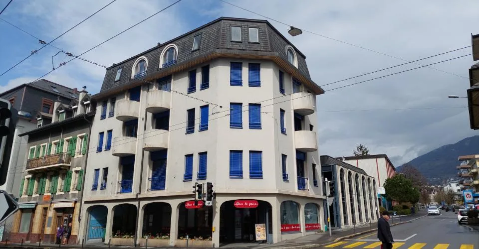 Studio rénové à louer à proximité du lac