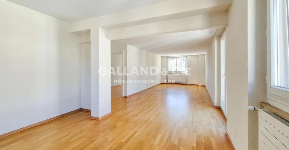 Appartement de 2.5 pièces au 3ème étage avec un balcon