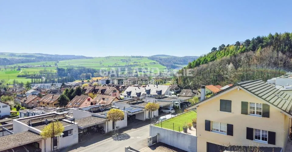 Appartement de 2.5 pièces au 3ème étage avec un balcon