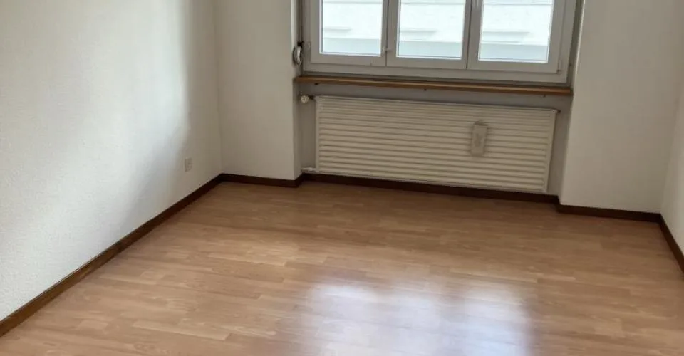 Tavannes - centre appartement de 2,5 pces avec balcon, sans ascenseur