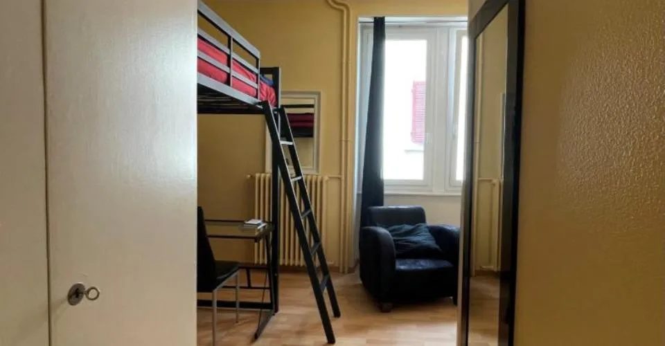 Studio meublé au 2ème étage