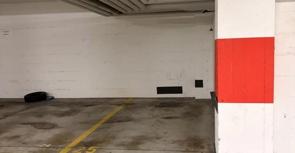 Place de parc dans parking souterrain - Centre Ville – photo 2 sur 2