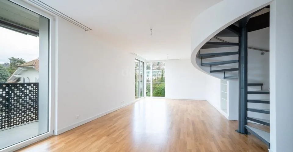 Spacieux logement meublé en duplex à louer !