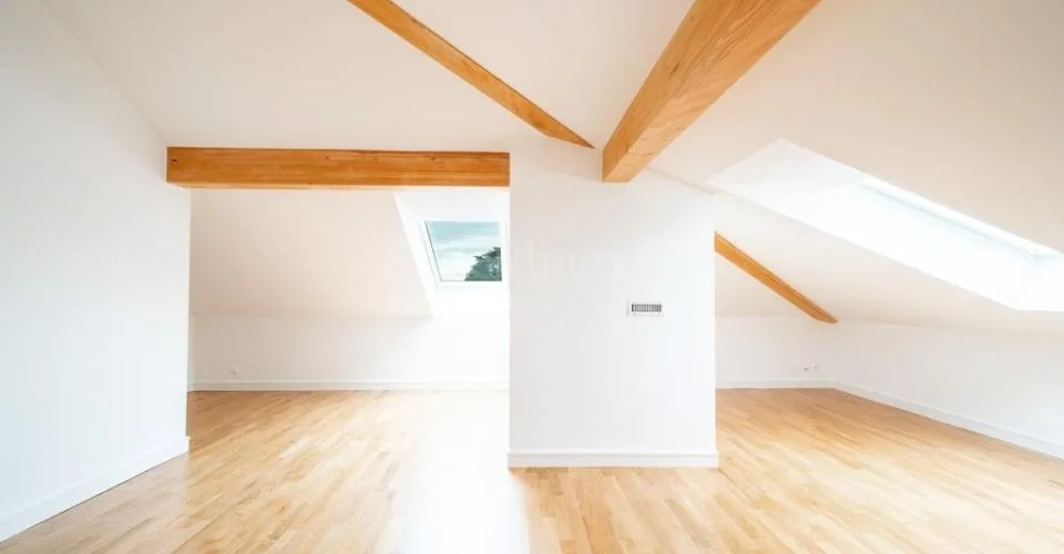 Spacieux logement meublé en duplex à louer !