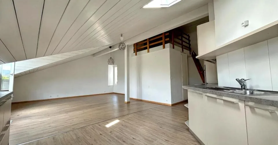 Appartement de 4 pièces idéalement situé à Dully