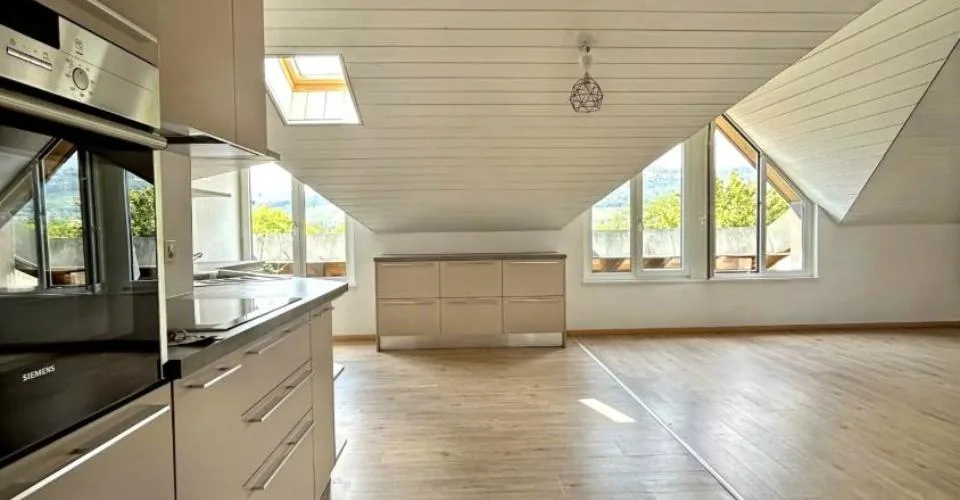 Appartement de 4 pièces idéalement situé à Dully