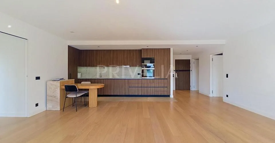 Superbe appartement contemporain avec deux terrasses et vue dégagée sur la ville