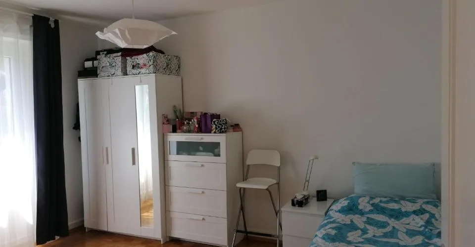 Studio rénové au 3ème étage avec balcon