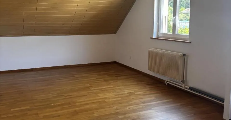 Moutier - proche gare - appartement de 3,5 pièces sous le toit – photo 4 sur 10