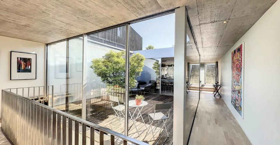 EN EXCLUSIVITÉ I Villa contemporaine en duplex avec vue sur le lac