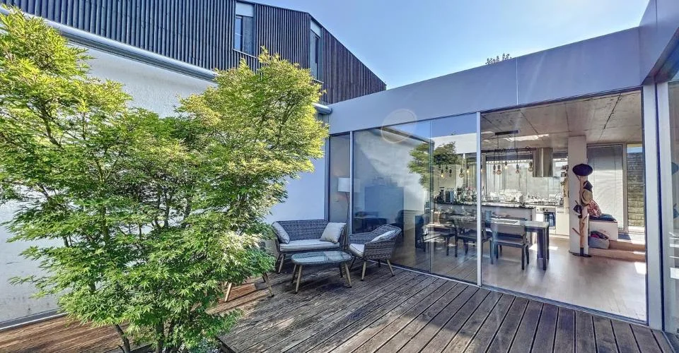 EN EXCLUSIVITÉ I Villa contemporaine en duplex avec vue sur le lac