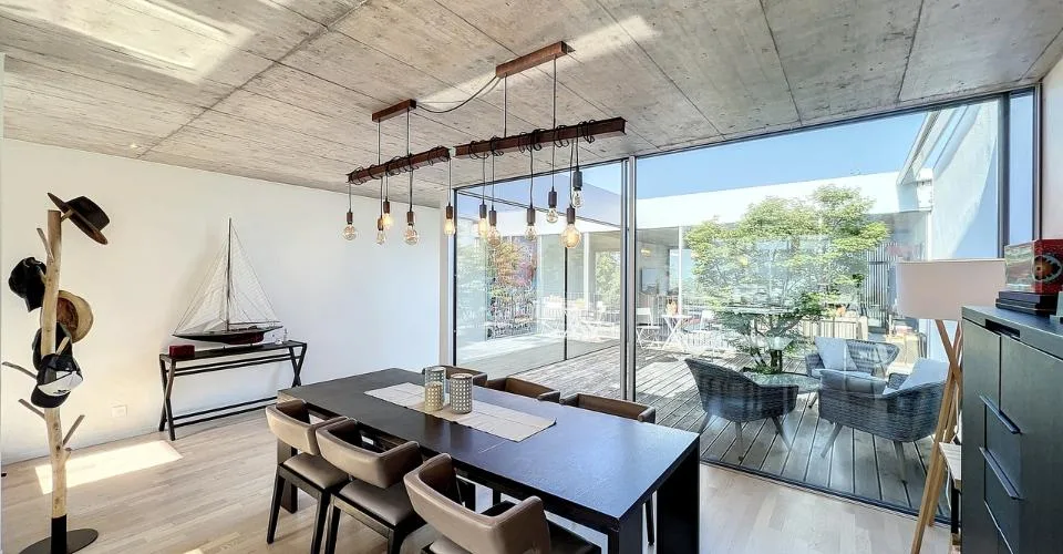 EN EXCLUSIVITÉ I Villa contemporaine en duplex avec vue sur le lac