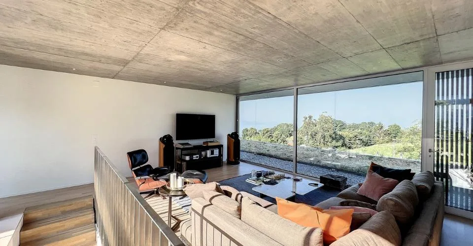 EN EXCLUSIVITÉ I Villa contemporaine en duplex avec vue sur le lac