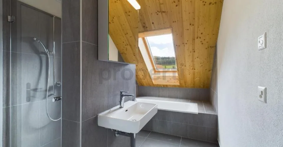 Exklusive 6.5-Zimmer-Dachwohnung mit Dachterrasse in Neftenbach
