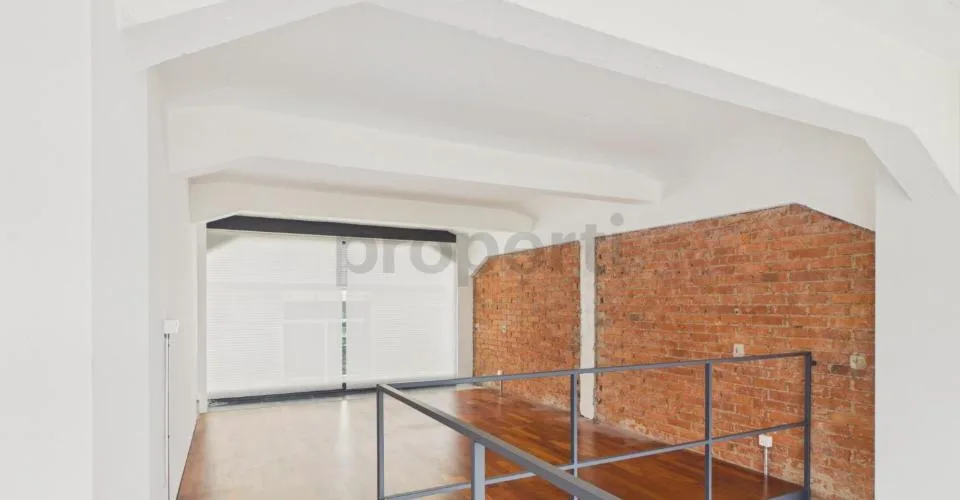 Loft-Ambiente, lichtdurchflutete Räume und Renovierung 2022