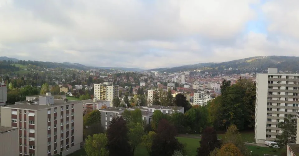 Appartement de 4 pièces avec une belle vue dégagée à la Chaux-de-Fonds.