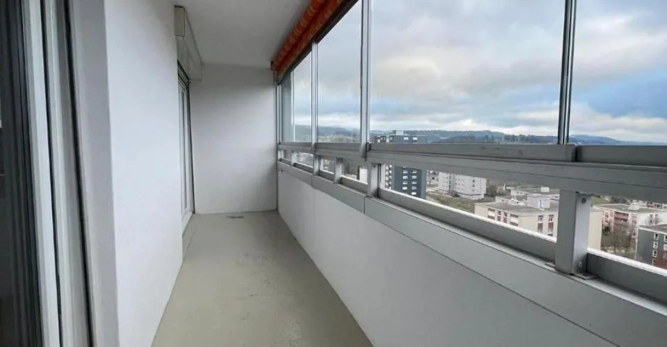 Appartement de 4 pièces avec une belle vue dégagée à la Chaux-de-Fonds.