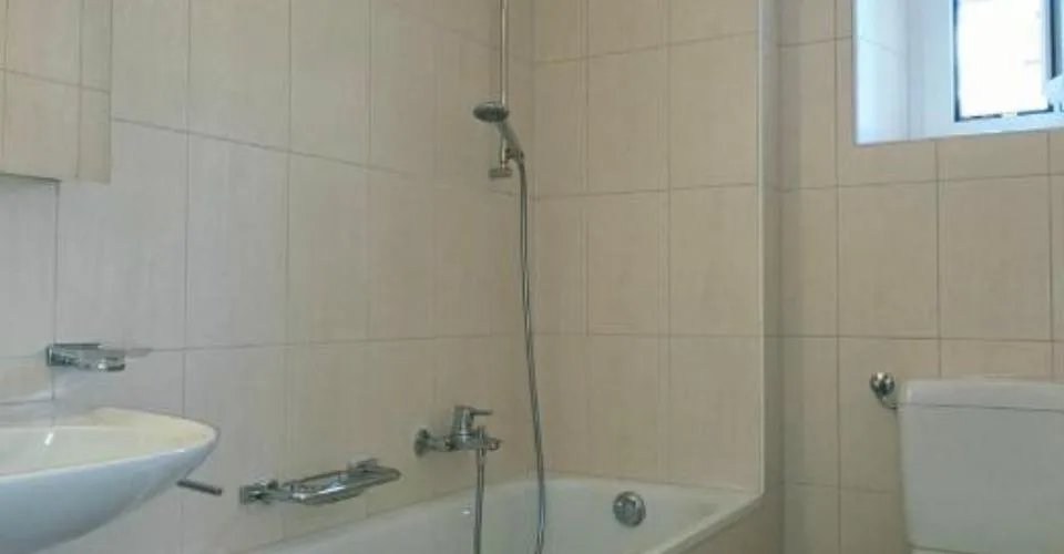 Appartement entièrement rénové de 2 pièces au 3ème étage avec vue sur le lac et les Alpes