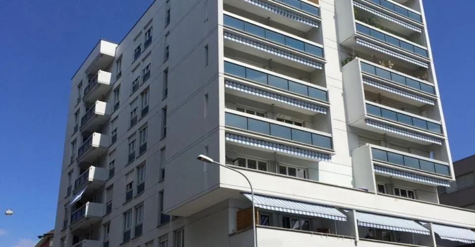Place de parc à louer - Béthusy 4