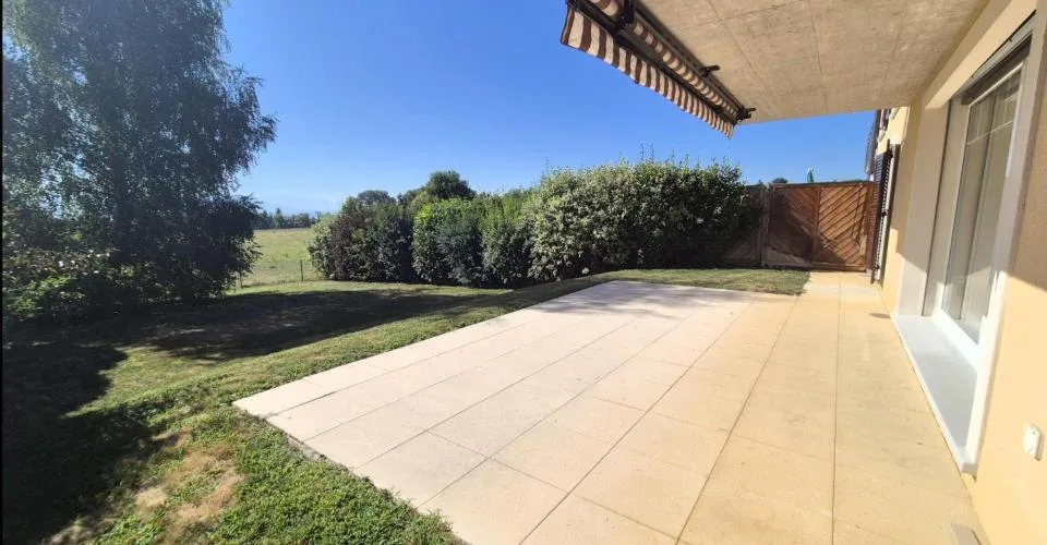 Bel appartement de 3.5 pièces au rez avec jardin à Gingins