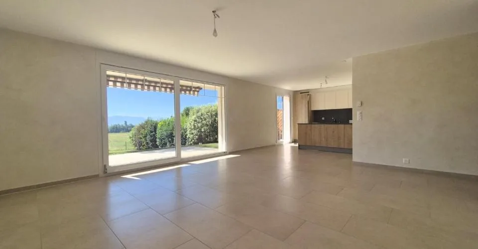 Bel appartement de 3.5 pièces au rez avec jardin à Gingins