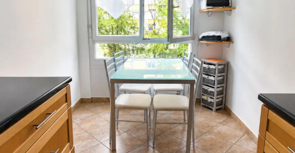 Furnished 4.5-Room Apartment with Terrace-Balcony and Outdoor Parking - Geneva - Appartement meublé 4.5 pièces à Genève à louer