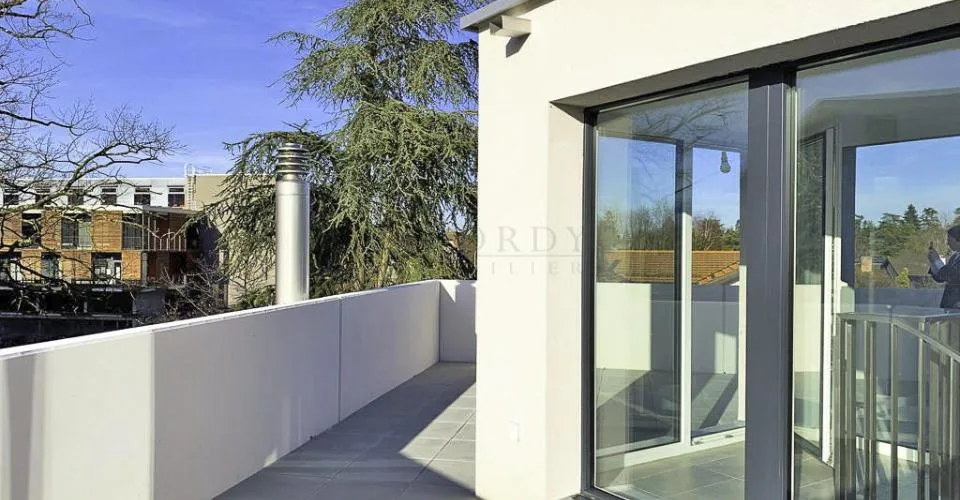 Plateau de Pinchat, superbe villa mitoyenne contemporaine idéalement située