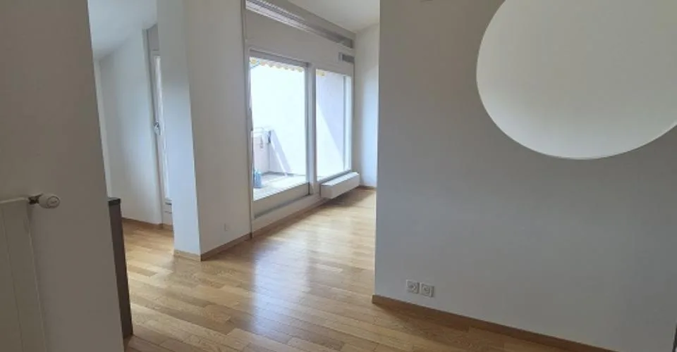 Appartement de 4 pièces au 3ème étage dans un cadre verdoyant à Cologny