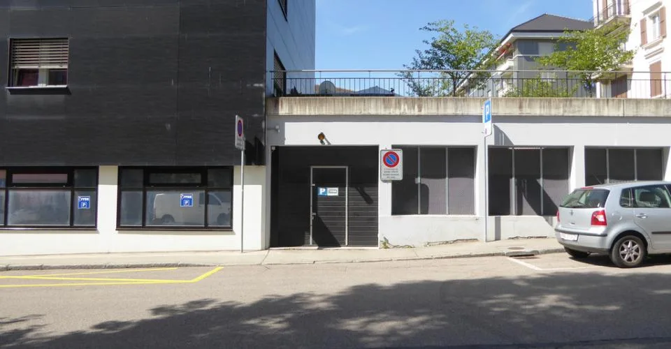 Place de parc intérieure numéro 13