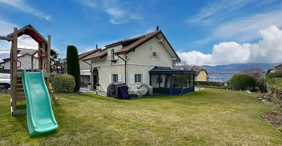 Magnifique villa mitoyenne avec vue lac à louer meublée ou non meublée