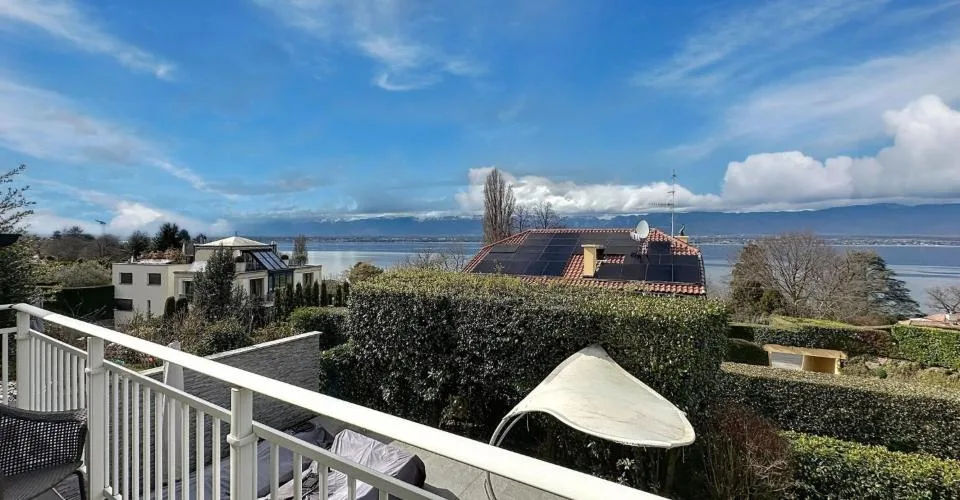 Magnifique villa mitoyenne avec vue lac à louer meublée ou non meublée