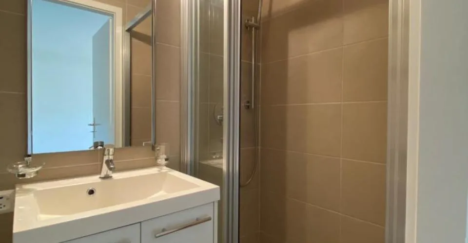 A louer, appartement de 1,5 pièces avec terrasse au rez-de-chaussée. – foto 5 di 6