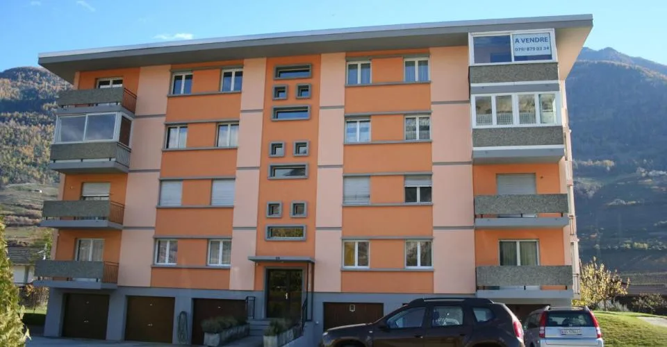 A louer plusieurs places de parc extérieures sur Commune de Saxon