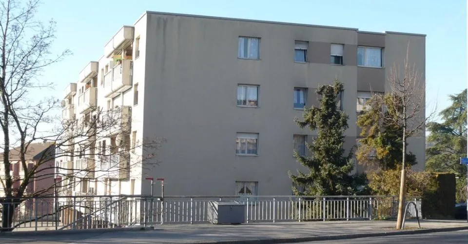 Place de parc intérieure dans garage collectif à louer