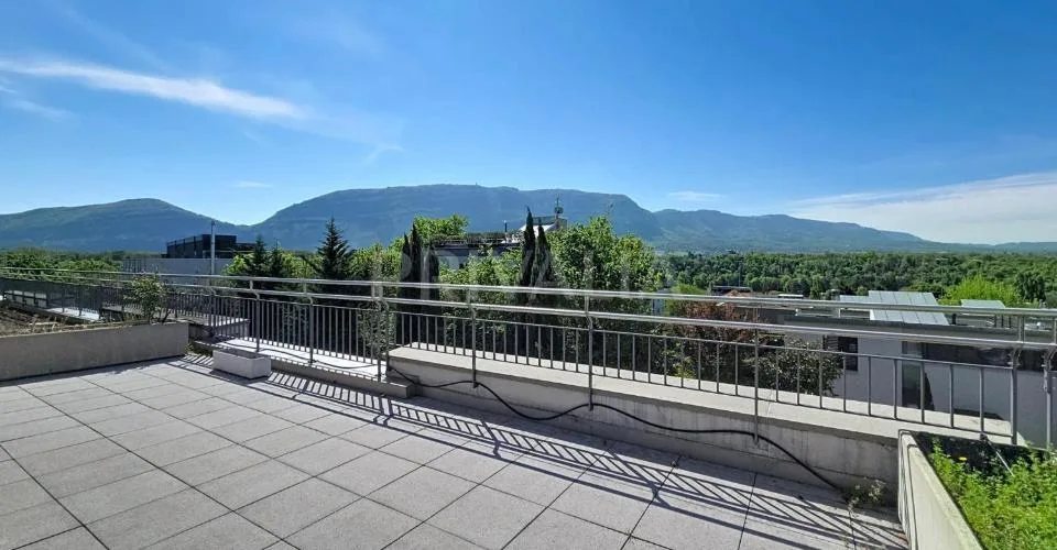 Unique : Superbe maison dans une résidence sécurisée au coeur de Champel