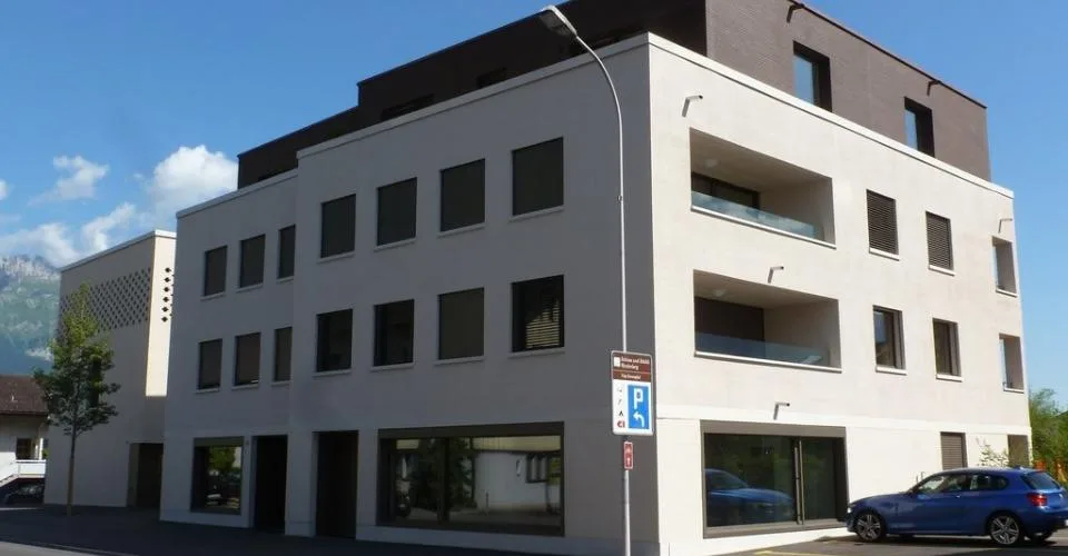 Places de parking couvertes dans un emplacement central