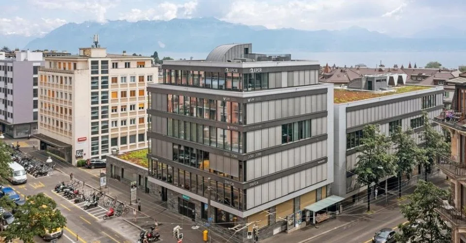 Cherchez-vous un parking couvert pour votre moto proche de la gare ?