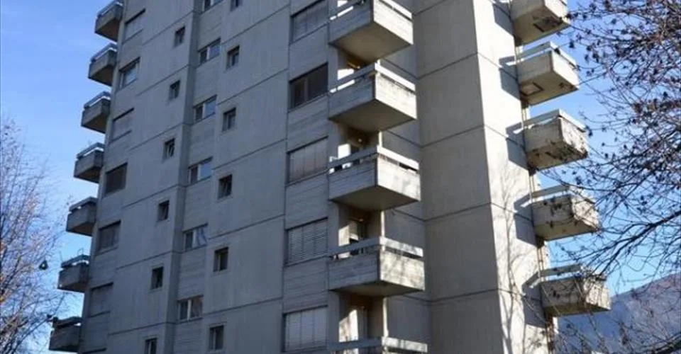 Proche du centre ville, places de stationnement dans parking collectif souterrain