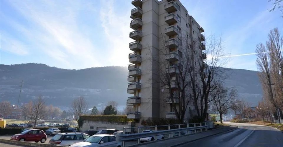 Proche du centre ville, places de stationnement dans parking collectif souterrain