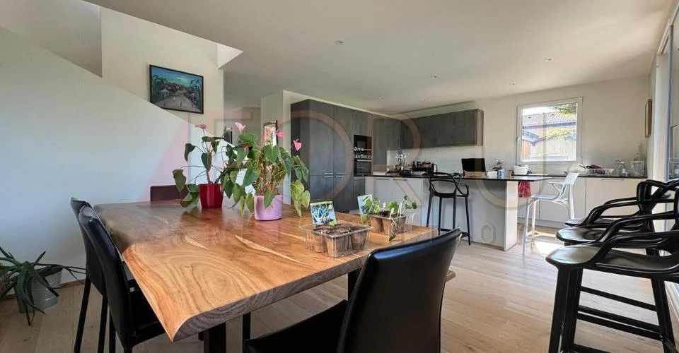 Très belle villa moderne entièrement meublée à Collex