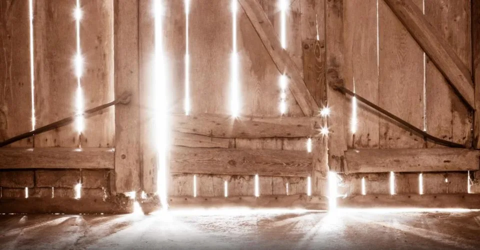Au coeur du village, beau potentiel pour cette grange à rénover