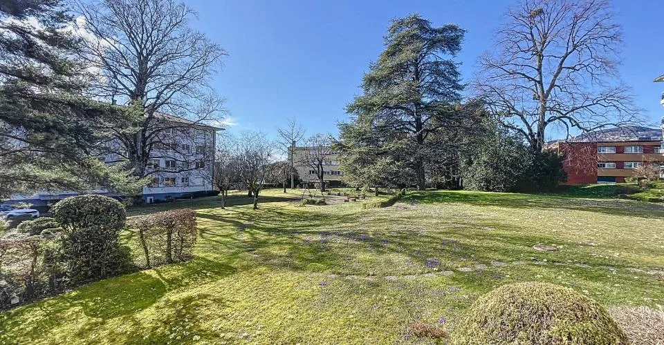 🌿 LA TOUR-DE-PEILZ | 3.5 PIÈCES RÉNOVÉ HAUT DE GAMME | FACE AU PARC | SANS VIS-À-VIS | BALCON 10 m² | PARKING – foto 2 di 6