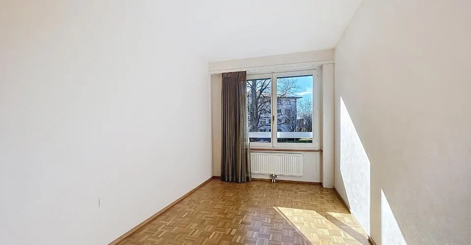 🌿 LA TOUR-DE-PEILZ | 3.5 PIÈCES RÉNOVÉ HAUT DE GAMME | FACE AU PARC | SANS VIS-À-VIS | BALCON 10 m² | PARKING – foto 4 di 6