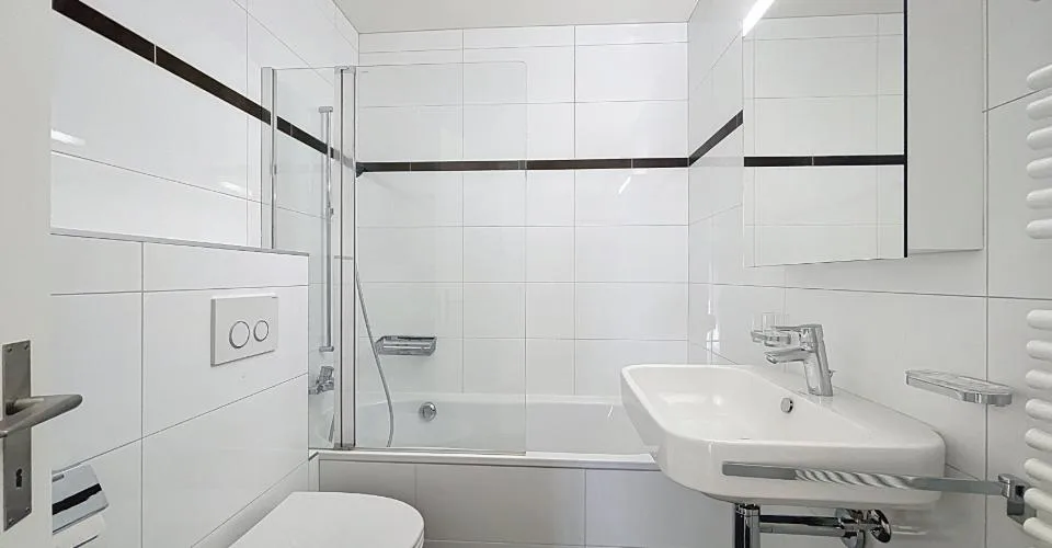 🌿 LA TOUR-DE-PEILZ | 3.5 PIÈCES RÉNOVÉ HAUT DE GAMME | FACE AU PARC | SANS VIS-À-VIS | BALCON 10 m² | PARKING – foto 6 di 6