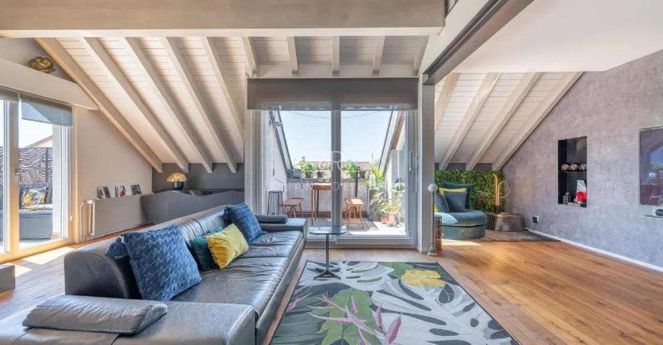 Eysins | Lumineux duplex intégralement rénové, à 10mn du coeur de Nyon – foto 2 di 13