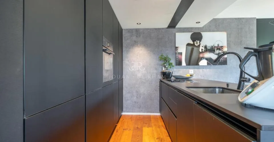 Eysins | Lumineux duplex intégralement rénové, à 10mn du coeur de Nyon – foto 11 di 13
