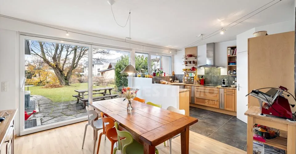 VILLA COMPRENANT DEUX APPARTEMENTS ET UN BÂTIMENT ANNEXE A RENOVER