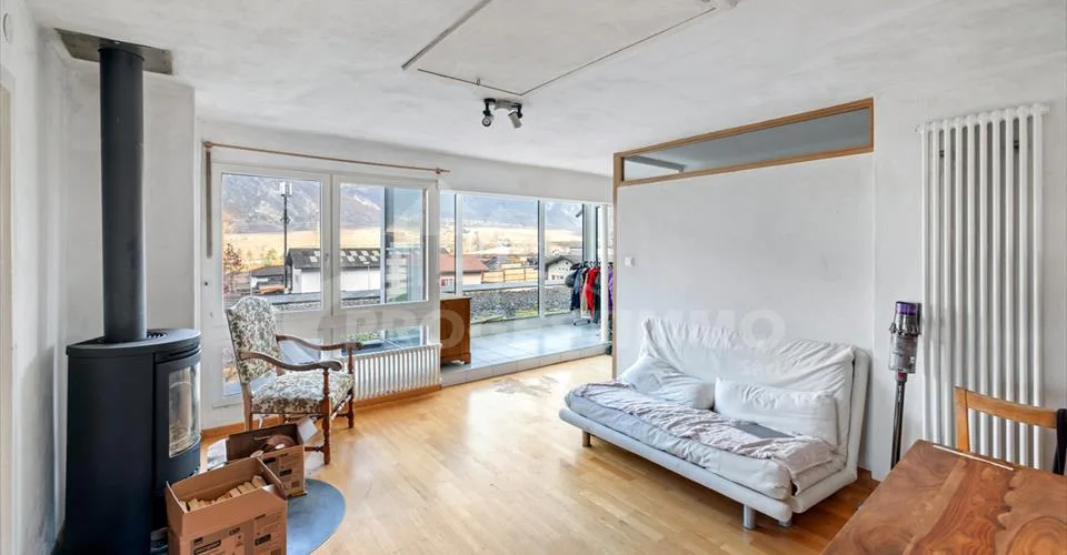 VILLA COMPRENANT DEUX APPARTEMENTS ET UN BÂTIMENT ANNEXE A RENOVER