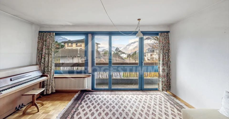 VILLA COMPRENANT DEUX APPARTEMENTS ET UN BÂTIMENT ANNEXE A RENOVER